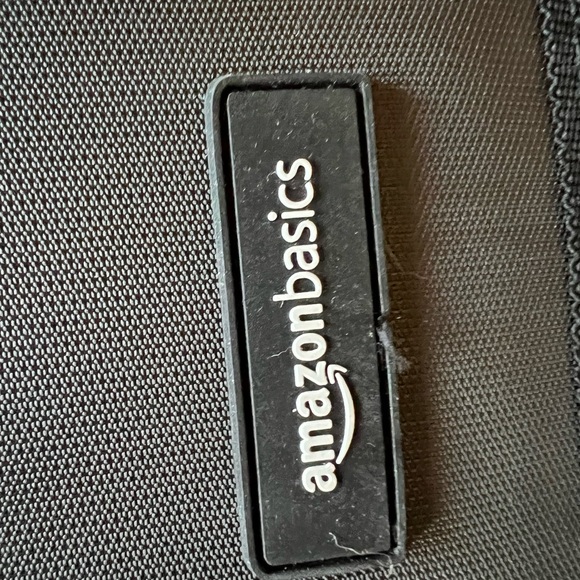 Binder that zips. Built in dividers. Tons of storage. Carrying handle. 3 ring. - Picture 9 of 9